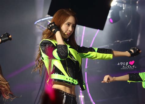 25 Photos Of Yoonas Perfect 11 Abs Koreaboo