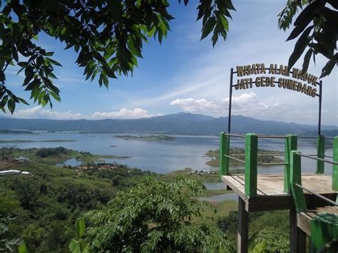 Waduk Jatigede Bersantai Dengan Keindahan Waduk Terbesar Di Sumedang