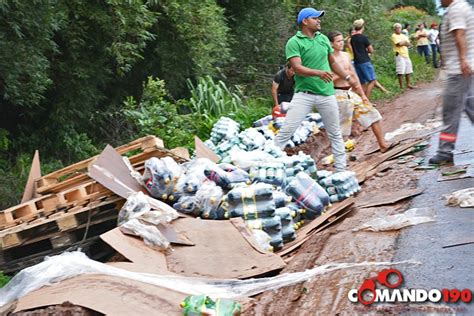 Carreta Carregada De Refrigerantes E Cervejas Tomba Na Br Comando