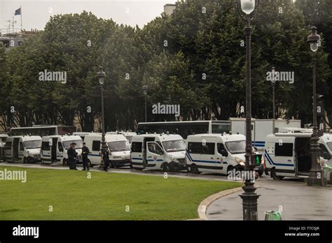 Disordini Nelle Strade Di Parigi Immagini E Fotografie Stock Ad Alta