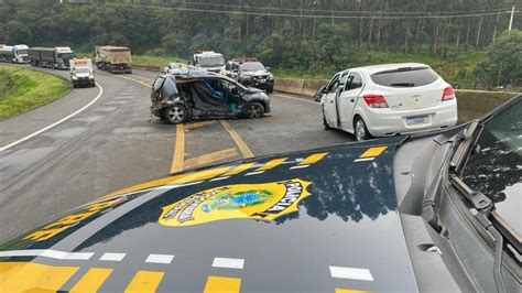 Trag Dia Acidente Deixa Dois Mortos E Tr S Feridos Na Br Em