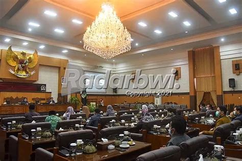 Pertumbuhan Ekonomi Ditarget Mencapai Persen Radar Banyuwangi