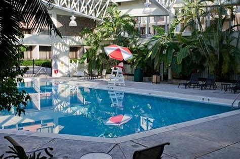 Louisville Airport Hotel Indoor/Outdoor Pool - Picture of Crowne Plaza ...