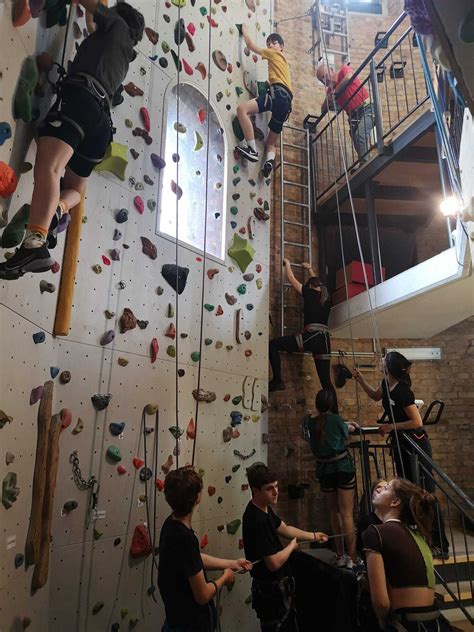 Action Im Kletterturm Grundschule Wilhelm Gentz Neuruppin