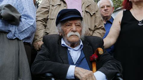 Muere Manolis Glezos H Roe De La Resistencia Griega Y Primer Partisano