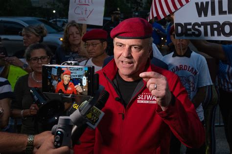 On Live Tv Guardian Angels Tackle Man Sliwa Misidentified As Migrant