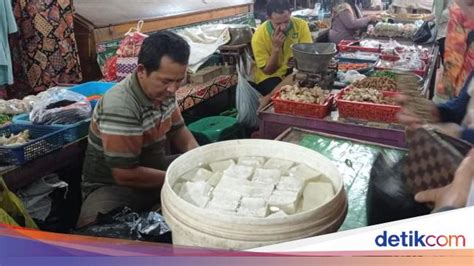 Harga Kedelai Naik Pedagang Ciamis Perkecil Ukuran Tahu