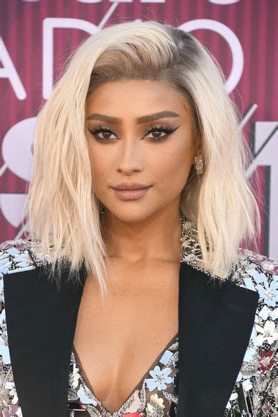 Shay Mitchell Shag Bleach Blonde Hair Beautiful Blonde Hair Bleach