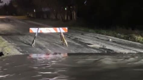 Fuertes Lluvias Causan Inundaciones En Calles De San Antonio Texas