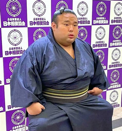 大相撲秋場所で優勝し、賜杯を手に笑顔を見せる貴景勝（代表撮影） ― スポニチ Sponichi Annex スポーツ