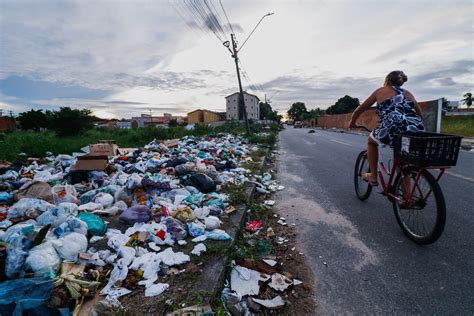 Moradores De Caucaia Reclamam De Excesso De Lixo Nas Ruas