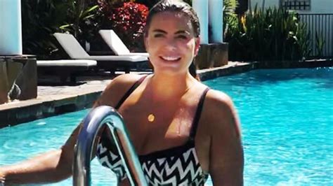 Instagram Fiona Falkiner Shows Off Bikini Body On Holidays Photo