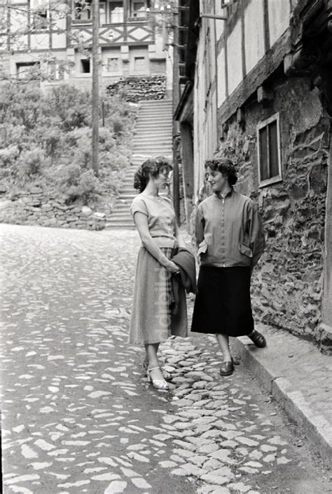 Ddr Fotoarchiv Stolberg Harz Junge Frauen In Stolberg Harz In