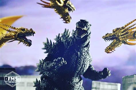 S H Monsterarts Godzilla 2014 Vs King Ghidorah Toy Photography Photo By Harold Ruiz