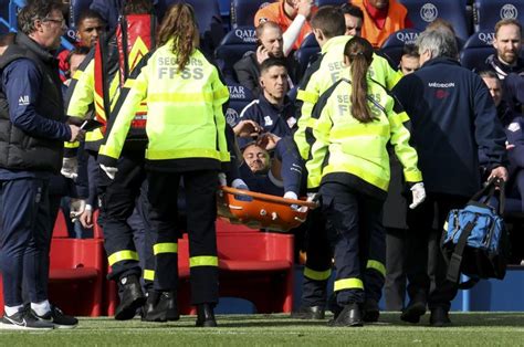 Neymar stretchered off with injury as Chelsea rumors swirl