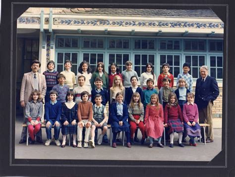 Photo De Classe CM2 1982 1983 De 1982 ECOLE ROBERT ESTIENNE Copains