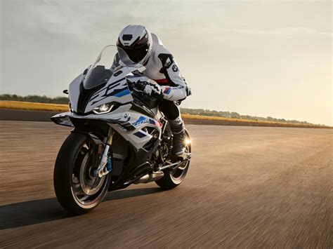 Bmw S Rr First Look Motorcycle Reviews Motorcycle Riders