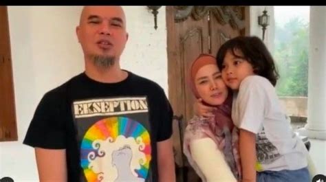 Unggah Foto Mulan Jameela Ahmad Dhani Dinasihati Warganet Agar Tak