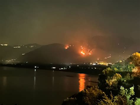 Continua Inesorabilmente A Bruciare Ponte Naso Fiamme Anche In