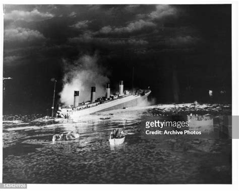 962 Titanic Sinking Stock Photos, High-Res Pictures, and Images - Getty ...