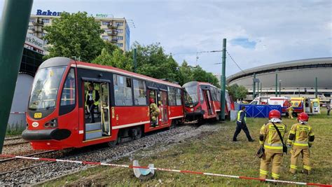 Wypadek tramwaju w Katowicach Motorniczy w szpitalu w stanie ciężkim