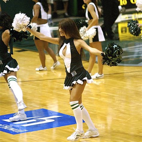 University Of Hawaii Cheerleaders And Dancers Flickr