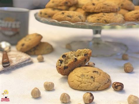 Biscotti Nocciole E Cioccolato A Tavola Con Tea