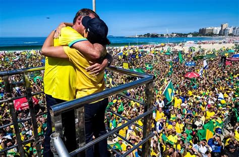 Ato Em Apoio A Bolsonaro Re Ne Multid O Em Copacabana E Evidencia For A