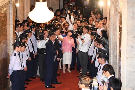 共謀罪：「中間報告」で国会紛糾 「究極の強行採決」 毎日新聞