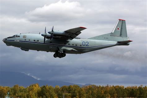 Приземлившийся на Урале Ан-12 не смог выпустить шасси и "сел на брюхо ...