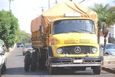 Blog do Ronco Caminhão perde o truck na avenida principal de Dourado