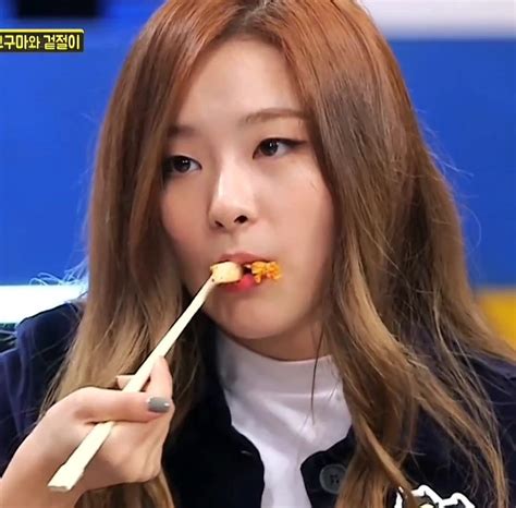 Seulgi Eating Rseulgi