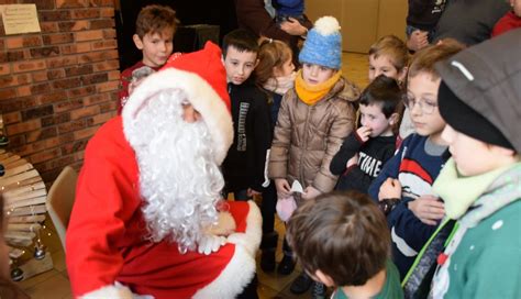 Villars Sous Dampjoux Le P Re No L Rend Visite Aux Enfants Des Trois