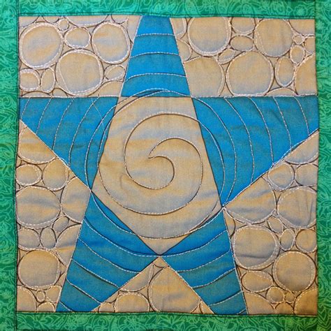 The Free Motion Quilting Project 52 Quilt A Slash Star With Pebbles