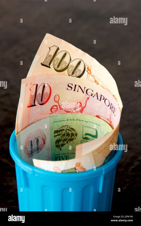 Fifty Singapore Dollar Note Hi Res Stock Photography And Images Alamy