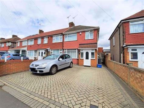 Lansbury Avenue Feltham 3 Bed Semi Detached House £1 700 Pcm £392 Pw