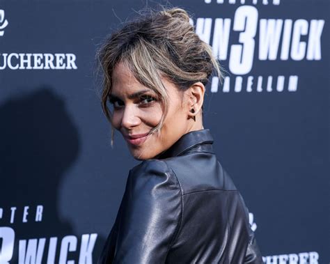 Halle Berry Hot Cleavage Hot Celebs Home