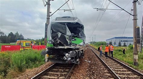 Tragiczny wypadek na przejeździe kolejowym Nie żyje maszynista pociągu