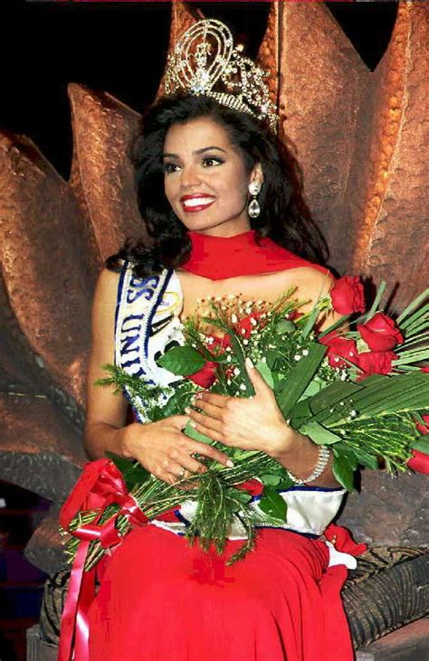 Chelsi Smith, 1995 Miss Universe from Texas, dies at age 45