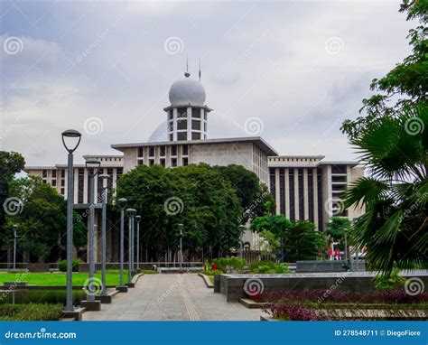 Mezquita Istiqlal Jakarta Indonesia Foto Editorial Imagen De Turismo