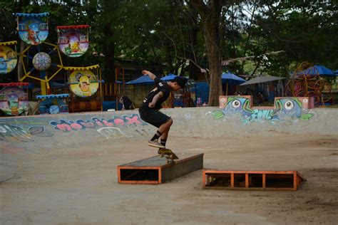 Taman Pantai Berkas Tempat Bersantai Bersama Keluarga Di Akhir Pekan