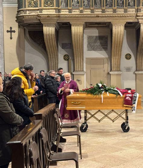 Colombo, l’ultimo commosso saluto: "Sei stato per noi come un fratello"