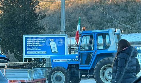 Si Accende La Protesta Dei Trattori Il Primo Giorno Di Manifestazioni