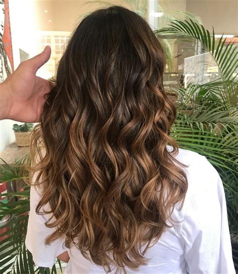 Morena iluminada Inspirações para ter esse cabelo de diva