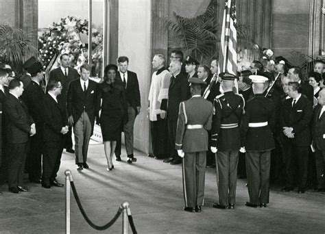 1963 11 25 Jackie Bobby And Teddy Arrive At The Us Capitol To Accompany Jfk S Casket Back To