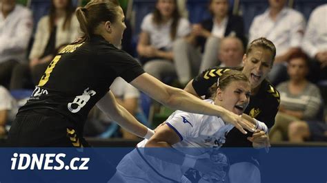 První boj na výbornou Házenkářky v duelu o MS porazily Černou Horu