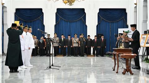 Lantik Tiga Penjabat Kepala Daerah Bey Machmudin Ingatkan Komitmen