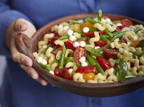 Picnic Pasta Salad With Tomato Mozzarella And Green Beans W Pesto Dressing Partyof7 Copy