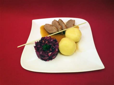 Gebratene Entenbrust Mit Kl En Und Rotkohl Rezept Kochbar De