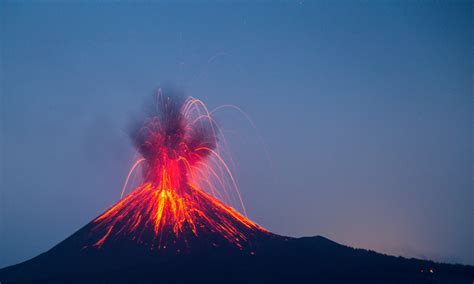 Mengingat Kembali Sejarah Ngerinya Letusan Gunung Krakatau